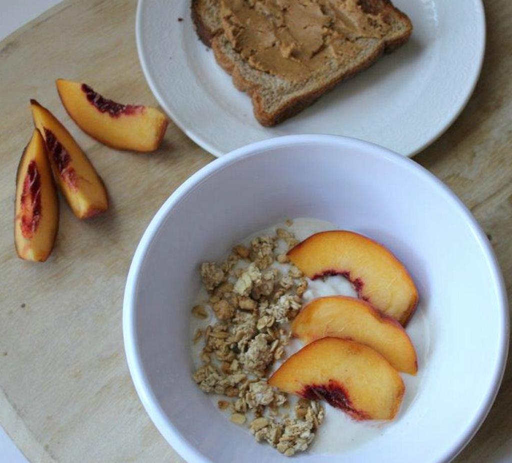  A breakfast of oatmeal, dried fruit, and a piece of toast with peanut butter